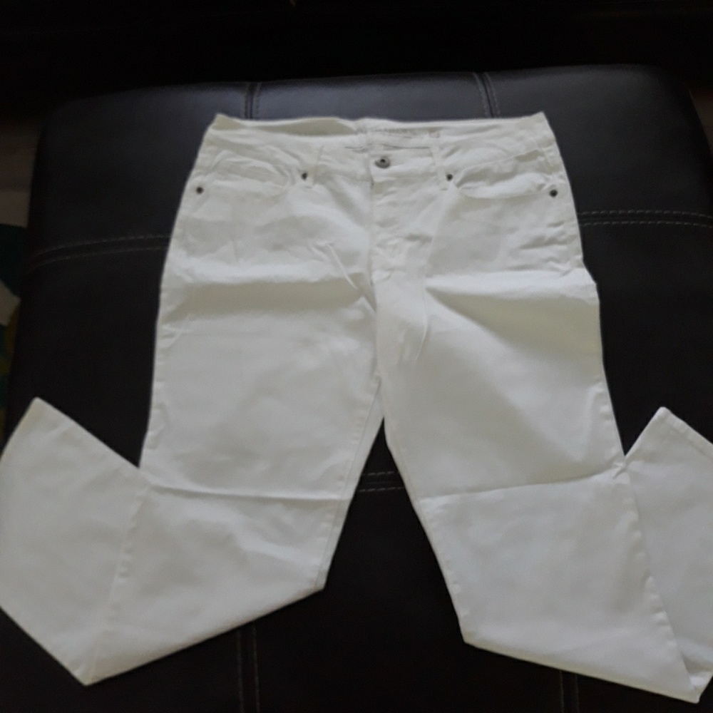 NWOT White Jean's, 16P Straight Leg fit